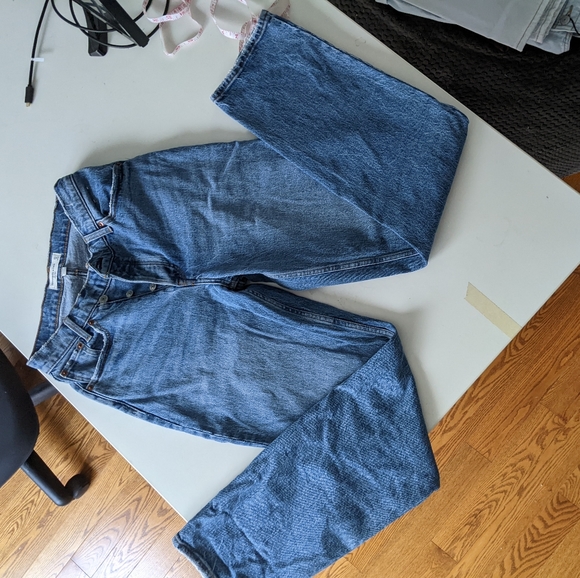 BNWOT Abercrombie and Fitch Dad Jeans - Picture 1 of 8